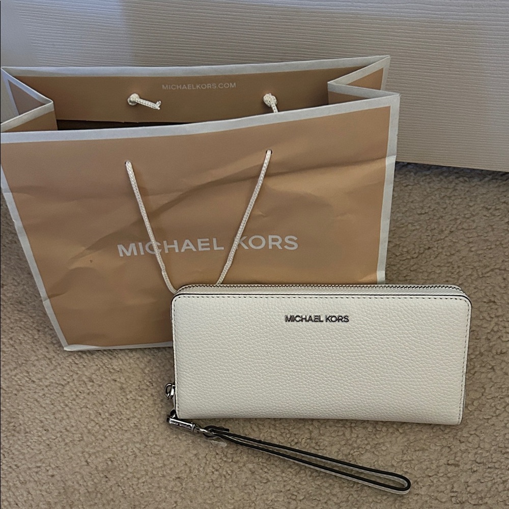 Michael Kors Jet Set Travel Large Travel Continental Wallet